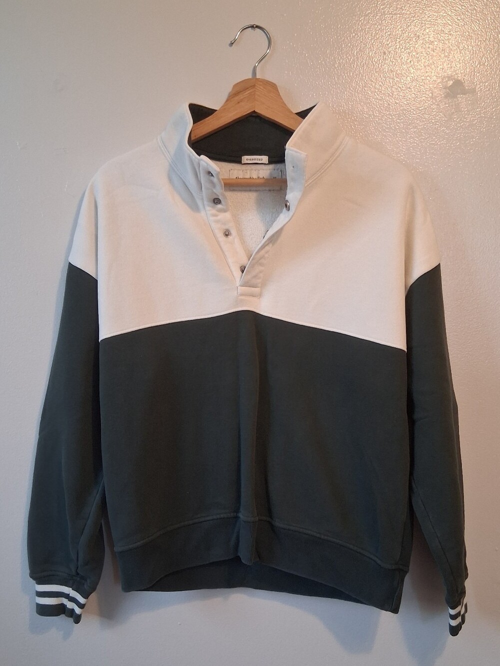 Abercrombie & Fitch Green & White Pullover Sweathshirt Cotton & Poly Mix